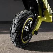 Bongo V55 2x2 Connected Lleva tu experiencia de conducción al siguiente nivel con nuestro patinete eléctrico de última generación. Con una potencia combinada de 1600 W, doble suspensión y una increíble autonomía de hasta 55 km, este patinete cumple con la normativa española de circulación y se conecta fácilmente a tu smartphone mediante nuestra app. M.O.M. 31,4 Kg